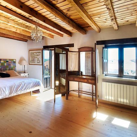 Vila Hestia Vut Ayllón Exteriér fotografie